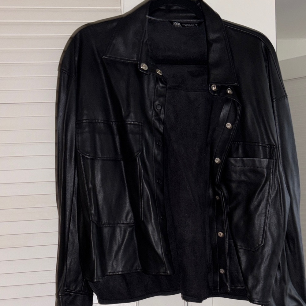 Women’s  Black overshirt